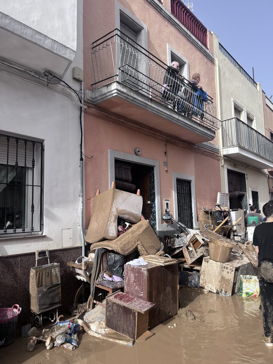 cabrafotuda's tweet image. El poble salva al poble d’eixos putos merdes