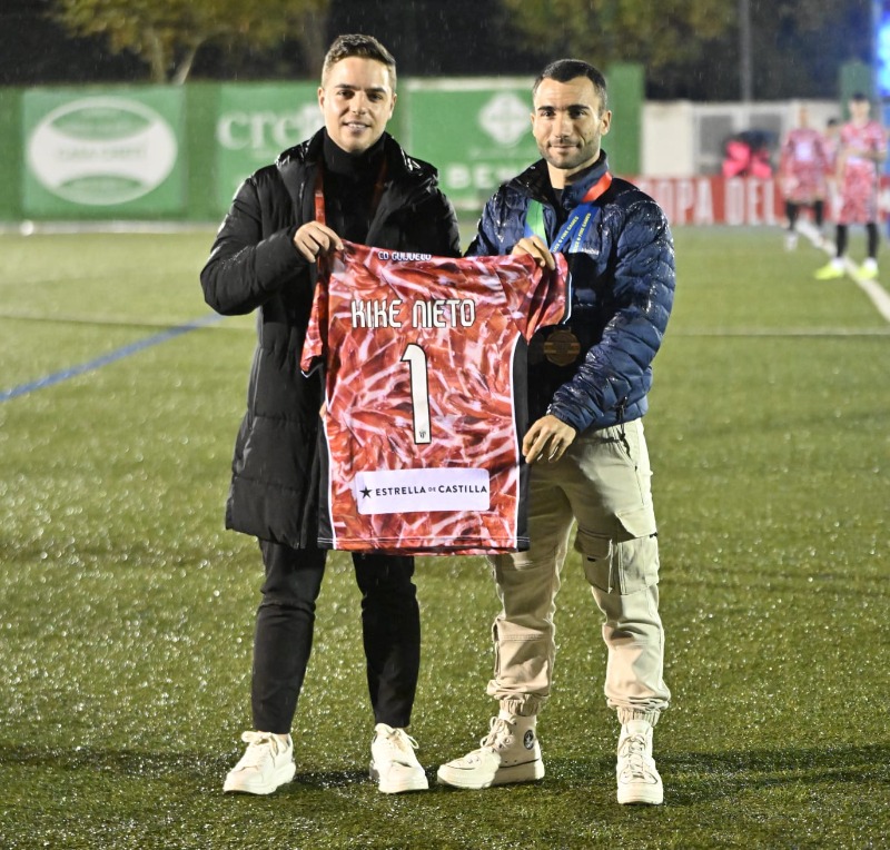 clubdepguijuelo's tweet photo. Desde el tatami hasta el campo, Kike Nieto nos inspira a todos. 🥋⚽

Gracias por llevar a Guijuelo por Europa y hacernos vibrar con tus éxitos. 🌍👏

#50AñosdeHistoria | #TodoalVerde 💚 https://t.co/5k7ajeFBza