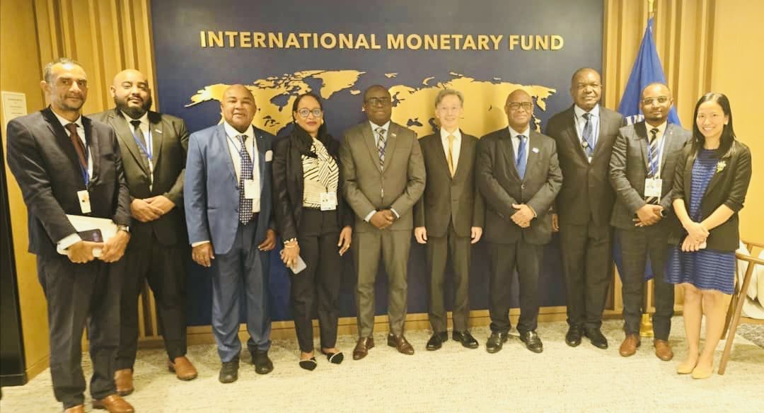 CongoCheri's tweet photo. Washington, DC, USA. Octobre 21-26, 2024. Assemblées Annuelles FMI-Banque mondiale. Quatre images de rappel. Tout est bien qui finit bien. Pr Matungulu https://t.co/5Hx1NK8uJa