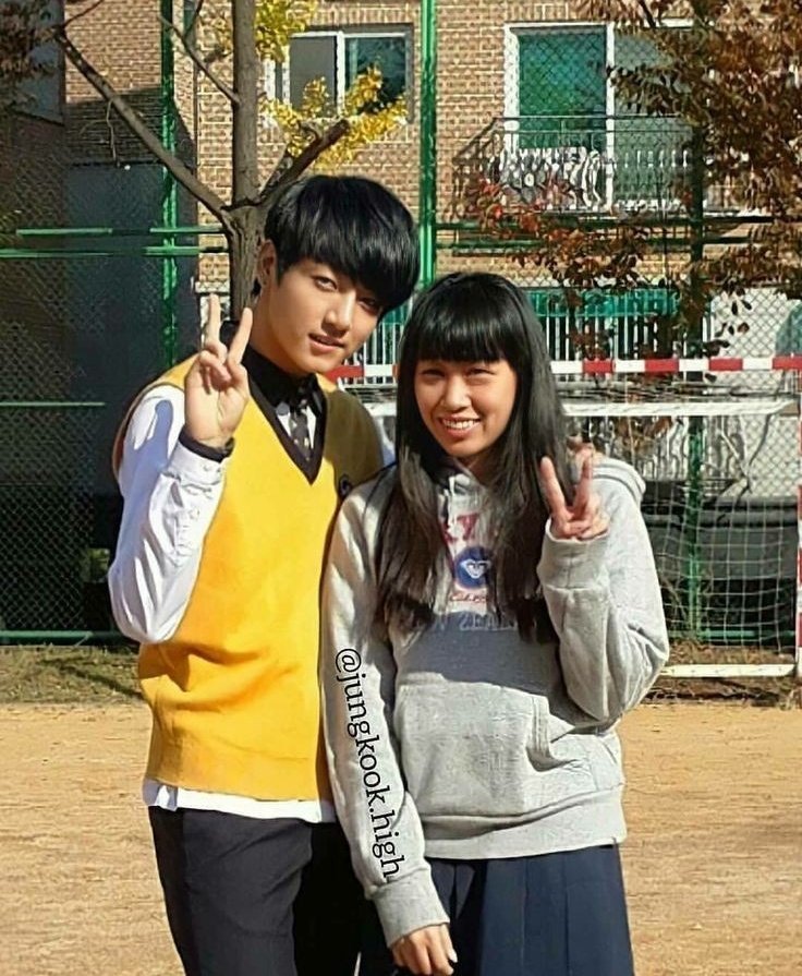 _dailyjkpraise_'s tweet image. Little Stories and praises of people who have met jungkook in real life ;
a long thread