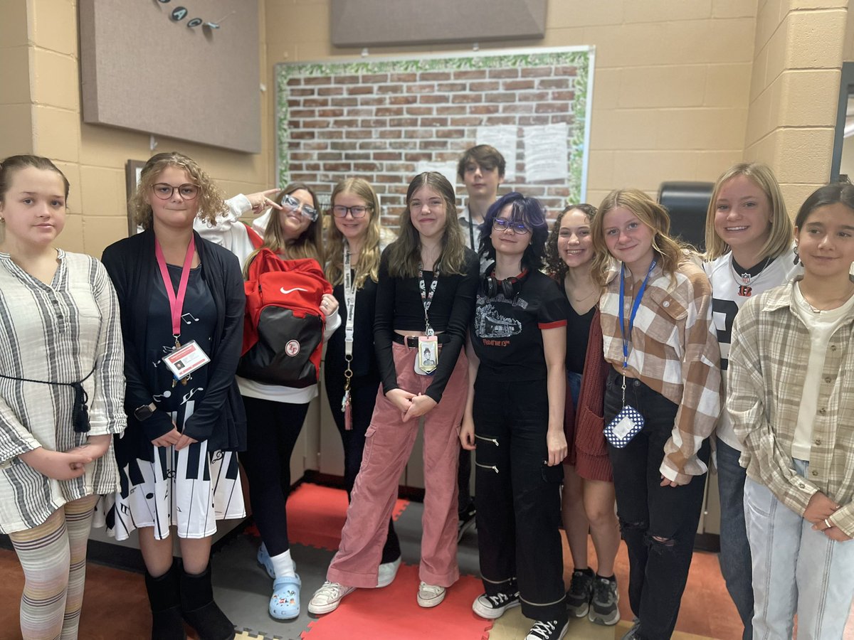TurkeyFootBands's tweet photo. Spirit week success! Students dress like teachers and teachers dress like students 🤣 Loved all the Mrs.Smallwoods!✌🏼🩷 https://t.co/g9fSjBpowz