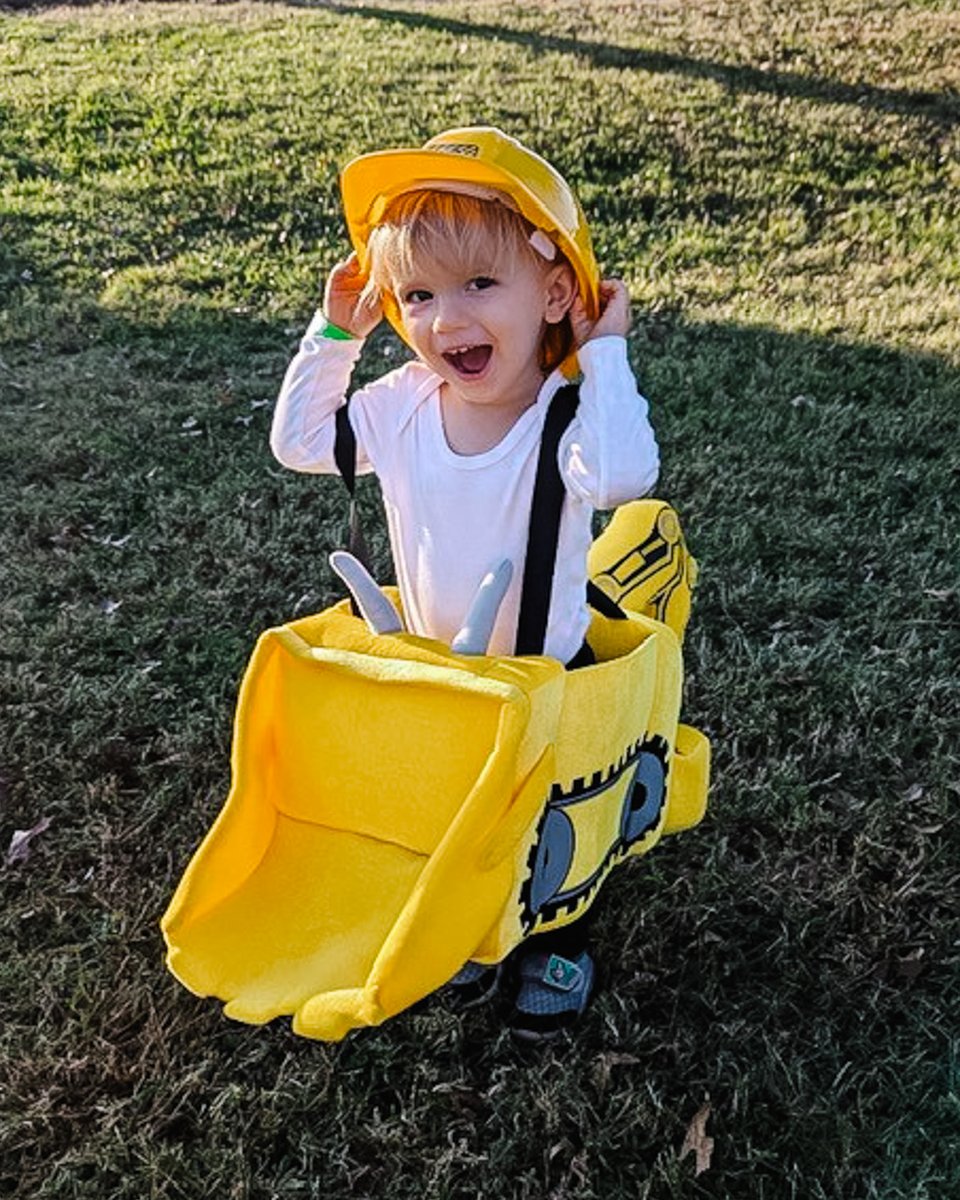 We would wait to share this adorable trick-or-treater until tomorrow, but what can we say? We really DIG Halloween! 🎃 

📍 Colorado Springs, CO