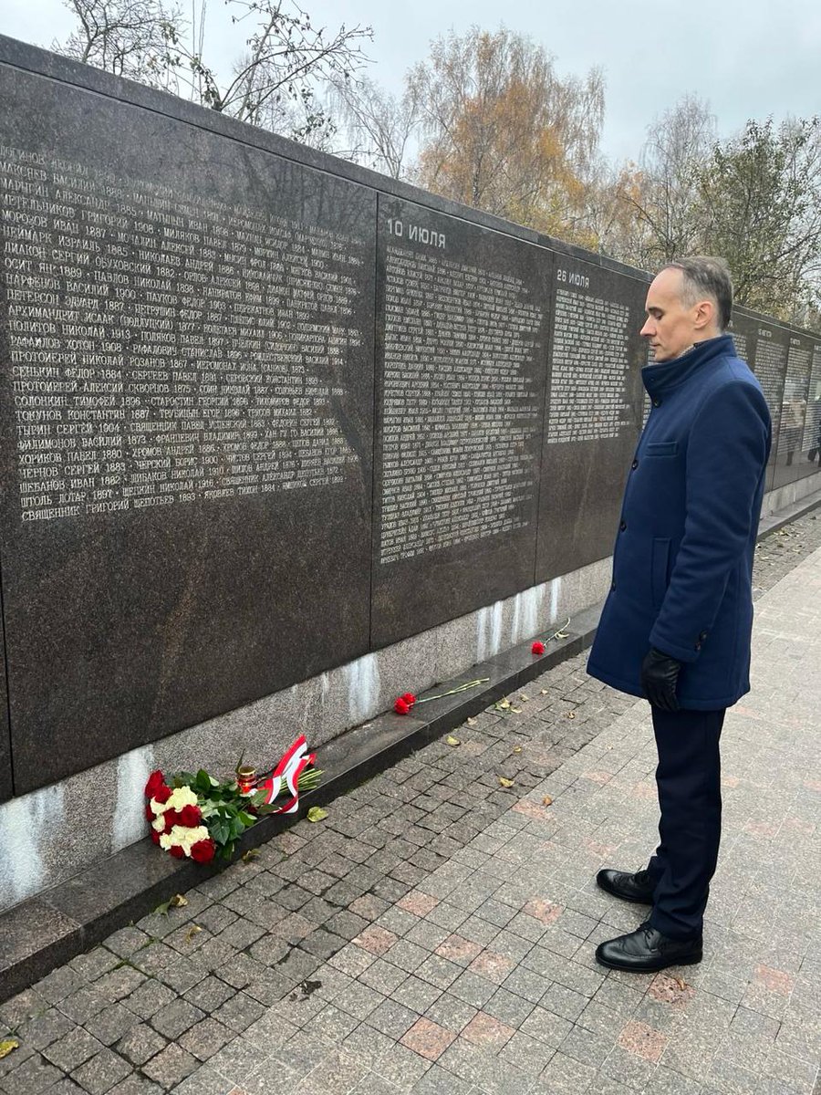PLinRussia's tweet photo. 30 октября от имени посла К. Краевского Временный Поверенный в делах Павел Мёнке вместе с дипломатами Евросоюза, НАТО и стран-единомышленников принял участие в мероприятиях, связанных с Днём памяти жертв политических репрессий, организованных на бывшем полигоне НКВД в Бутово. https://t.co/bSsU4QebSR