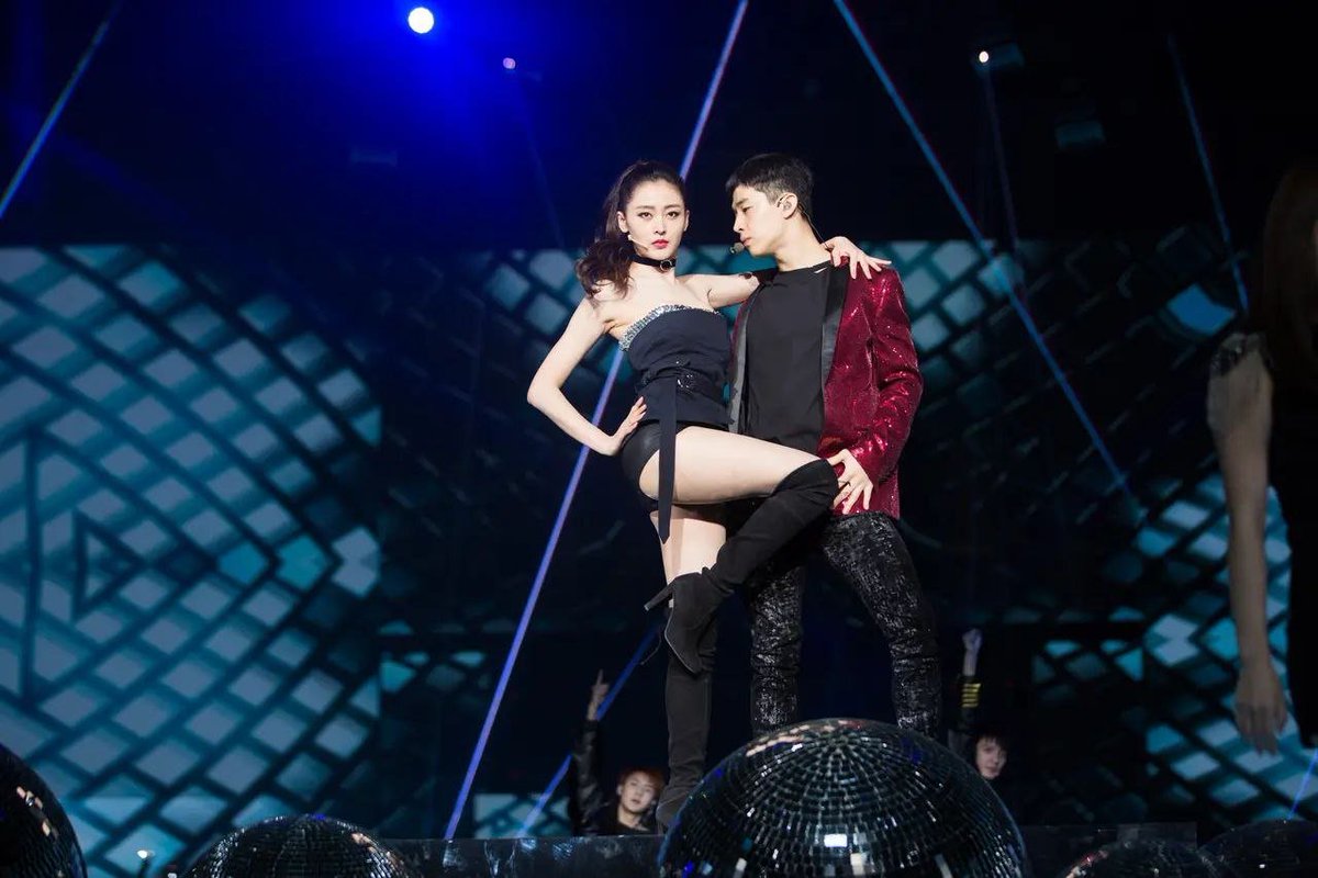 爱宝的大腿这也太诱人了