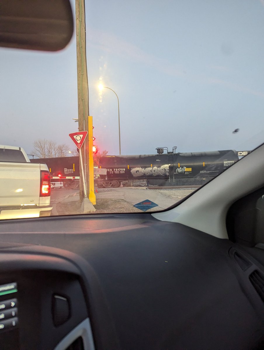 toadvb's tweet image. It's been a hot minute since I had a #TrainDelay #FrostytheLocomotive