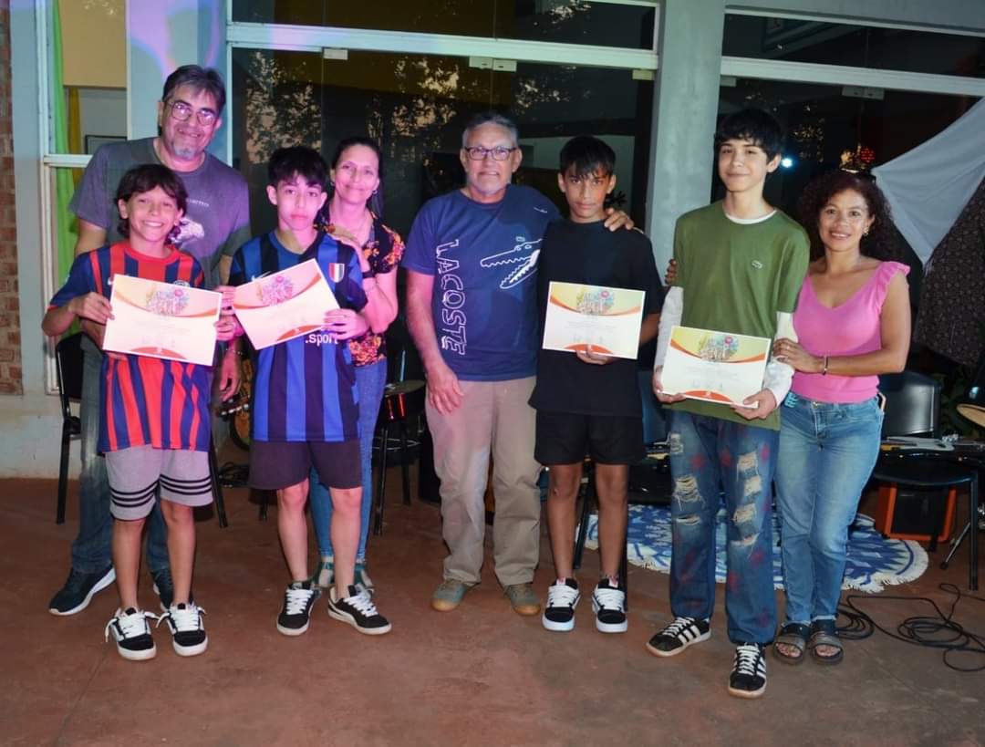 Se realizó Alma de Gurí – Festivalito de Infancias y Juventudes, actividad que convocó a jóvenes artistas de nuestra comunidad 🎨🎶

Con una variada programación para la comunidad se inauguró el evento con la Muestra de Jóvenes Artistas.