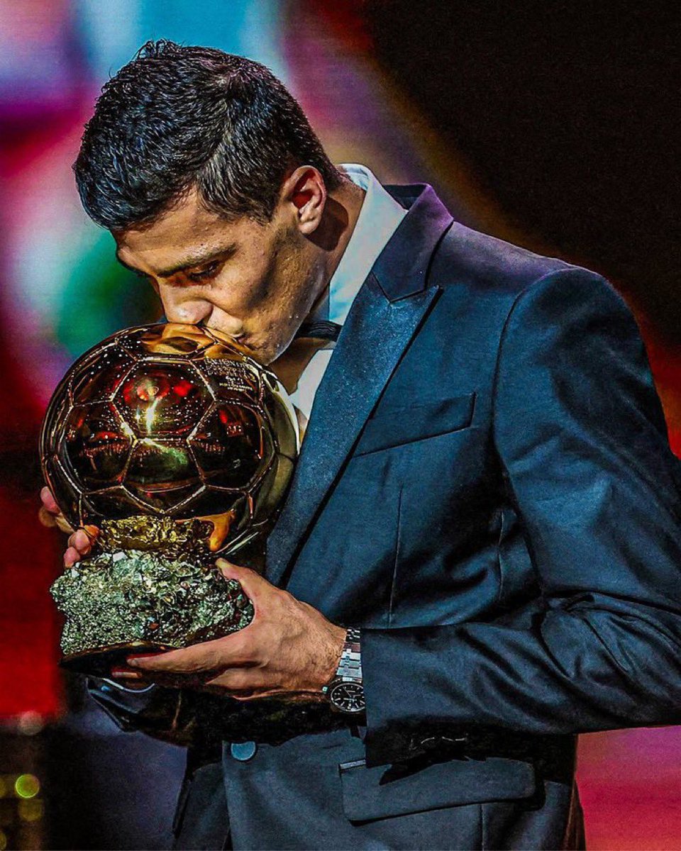 Mh_Mcfc's tweet photo. 🚨🚨 بول سكولز :

رودري لاعب كرة قدم أفضل من فينيسيوس .. كون فينيسيوس مهاري أكثر لا يعني بـأنه أفضل من رودري

هناك مباريات فينيسيوس لم يكن مؤثر و لكن لا يوجد مباراة مع مانشستر سيتي أو اسبانيا لم يكن رودري مؤثر

رودري يضيء الملعب لمن يفهمون كرة القدم💙🥶 https://t.co/3Rq6YeqAAt