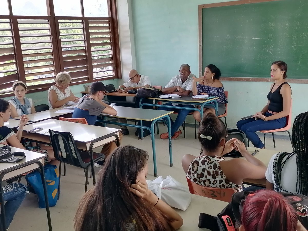 PrensaNova's tweet photo. En la jornada de este miércoles sesiona el XXVIII Fórum Científico-Estudiantil de la Facultad de Humanidades de la @UOCuba #CIENES2024 🧠👨🏾‍🏫

Distribuidos en cuatro comisiones, estudiantes de todas las carreras presentarán más de cincuenta trabajos 📑🗂️ https://t.co/u25zaAWtB1