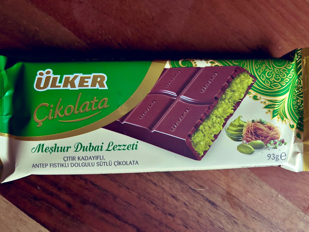 トルコ🇹🇷のスーパーで買えるお菓子紹介/ ドバイチョコ！中には