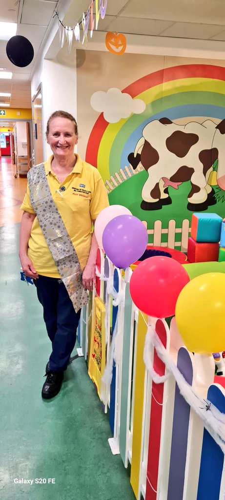 RainbowWardWWL's tweet photo. Today we say a happy retirement to Pat.
She has been a part of the Rainbow Ward and @WWLNHS family for 37 years. We know that the place won't be the same without her here but wish her all the very best for the future. She KNOWS that she is always welcome to come back in to visit! https://t.co/juauEhJSy6