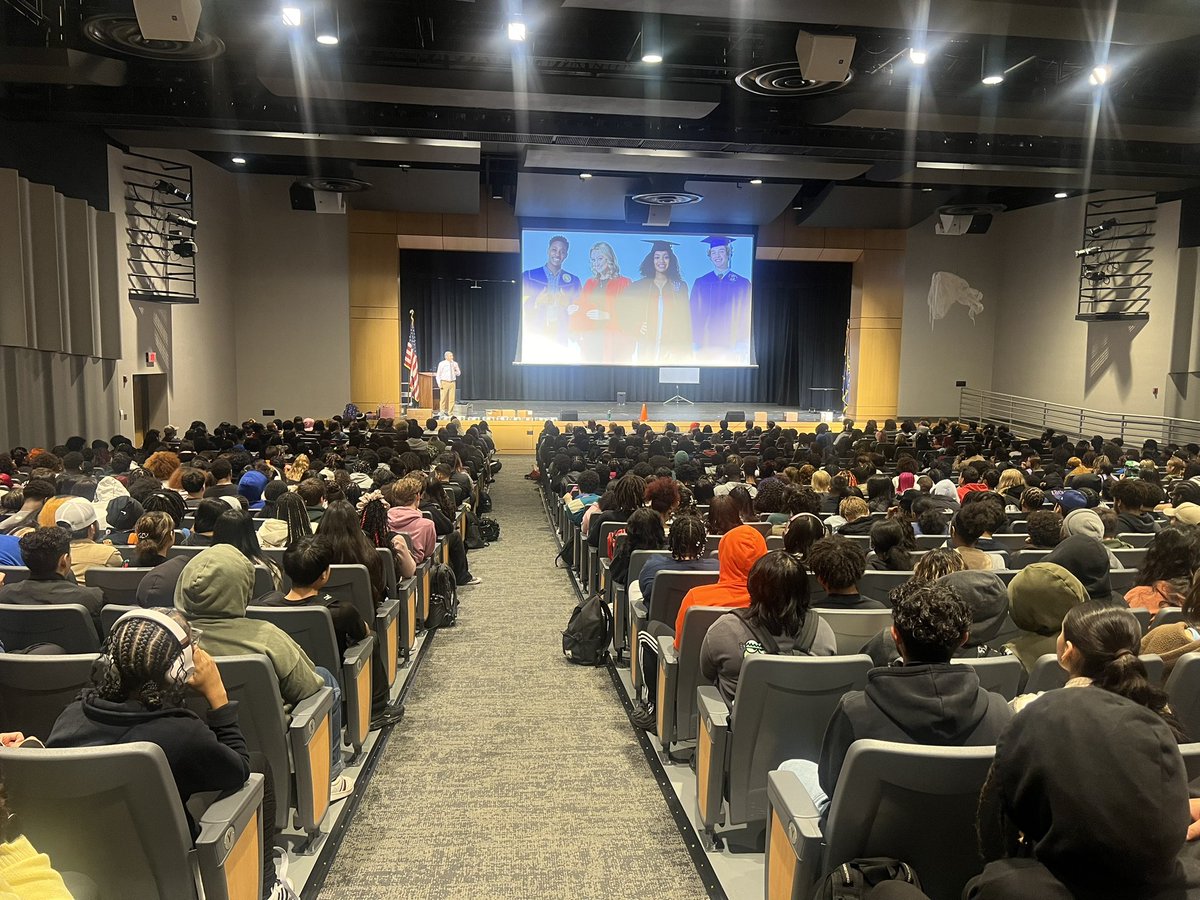 Wow! Are we already here? BD Seniors get cap &amp; gown info from Herff Jones! <a href="/bdhcounselors/">Ben Davis Counselors</a> #2025graduatesloading 
#wearewayne