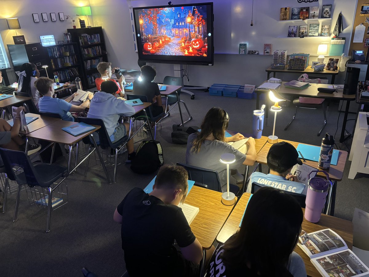 HenryHawksLISD's tweet photo. Illuminating reading in Mrs. Doyeโs #hmshawks class. #1LISD #2425 https://t.co/Iz1MhMekfM