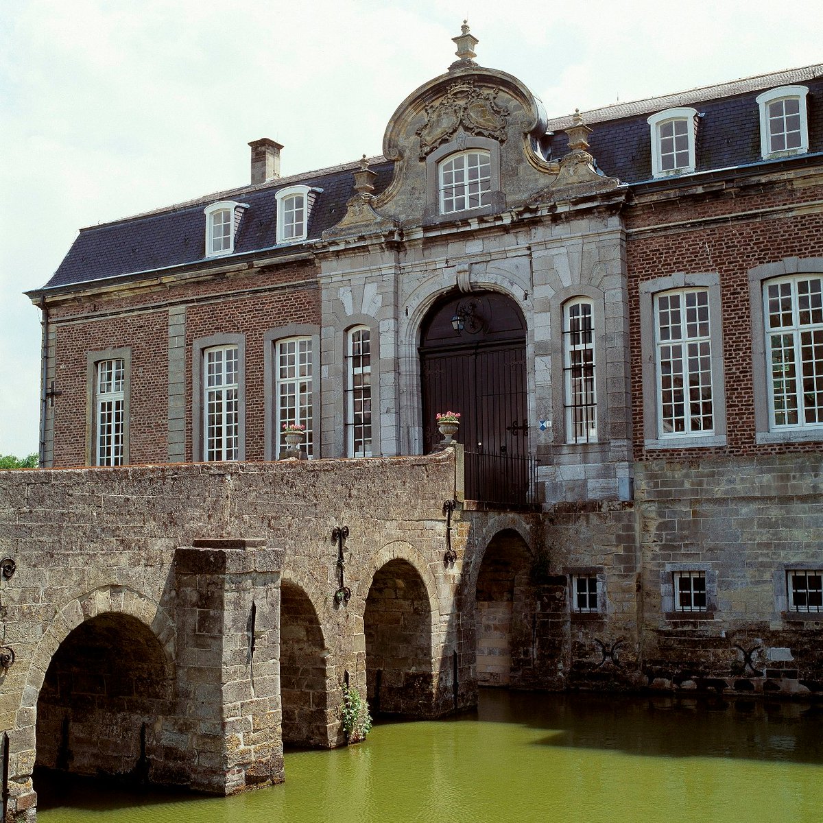 Herfsttip 3: wandeling langs Kastelen in het Geuldal. Geniet van een kasteelwandeling rondom #Valkenburg! Verken kastelen als Schaloen, Oost &amp; Genhoes en bewonder het herfstige Geuldal: vzl.nu/kasteleninhetg…
#visitzuidlimburg #herfst #limburg