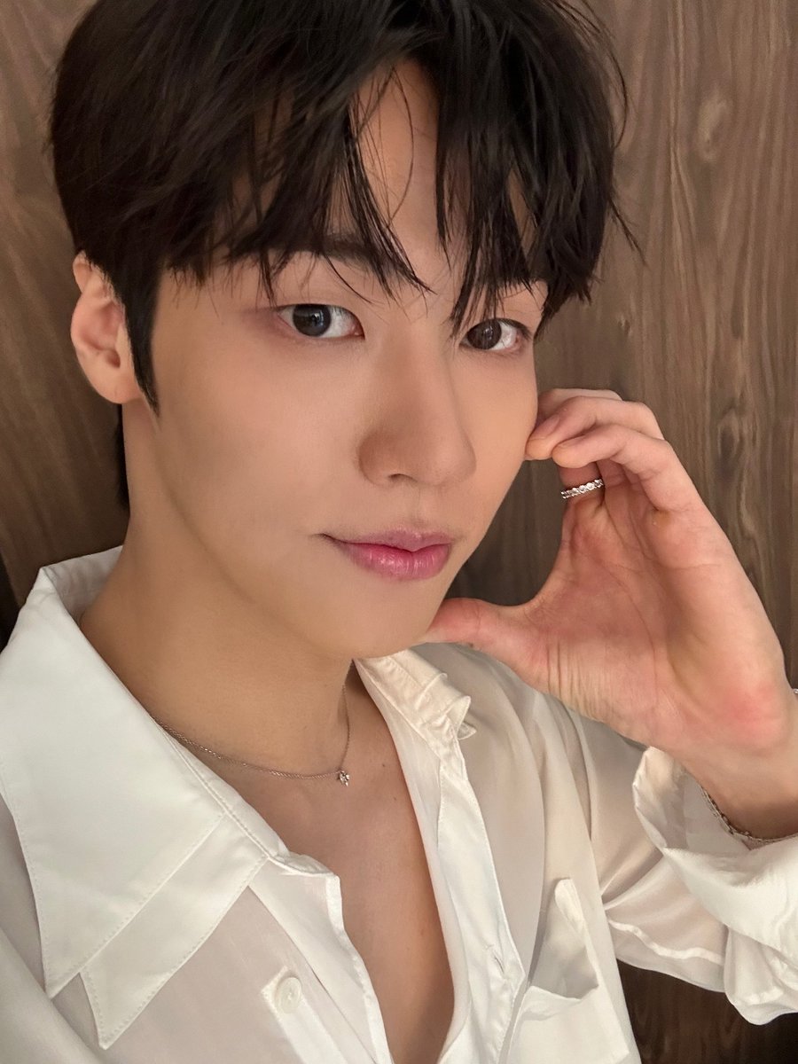 sungahne1's tweet photo. 생일축하행
내년에도 부지런히 보쟈

#반짝이는_별을_닮은_승협의_날
#HBD_SEUNGHYUB https://t.co/xjjpxJmSlI