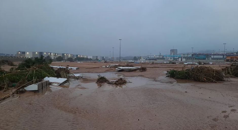 Marcletiz's tweet photo. MotoGp Valencia: infrastrutture del circuito devastate. Si correrà l'ultima gara del Mondiale? https://t.co/jgXCM9Twdy https://t.co/CTDb8AsenZ