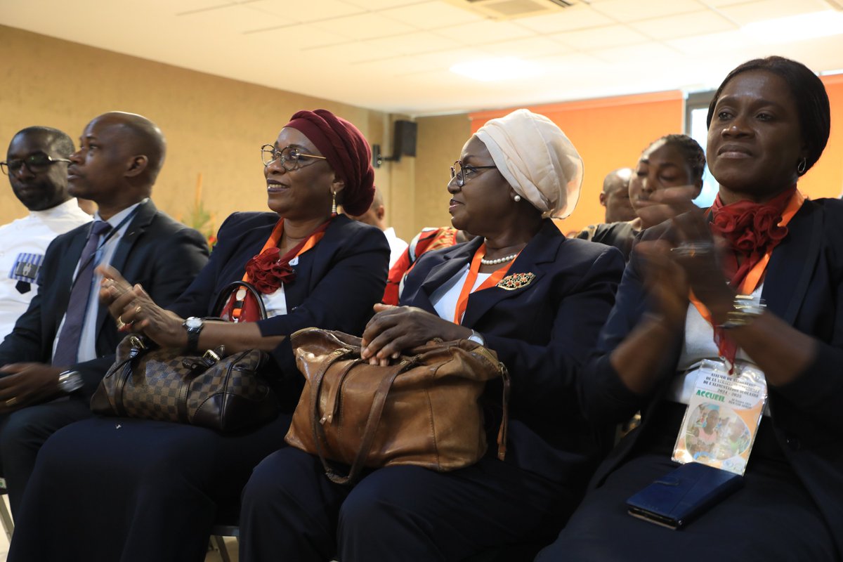 WFP_Cotedivoire's tweet photo. 🍛Cette stratégie repose sur six axes : Accès à l’alimentation, Mobilisation des ressources, Promotion de la santé, Promouvoir les achats locaux, Mobilisation communautaire et Gouvernance. https://t.co/FjVDCPJS2L