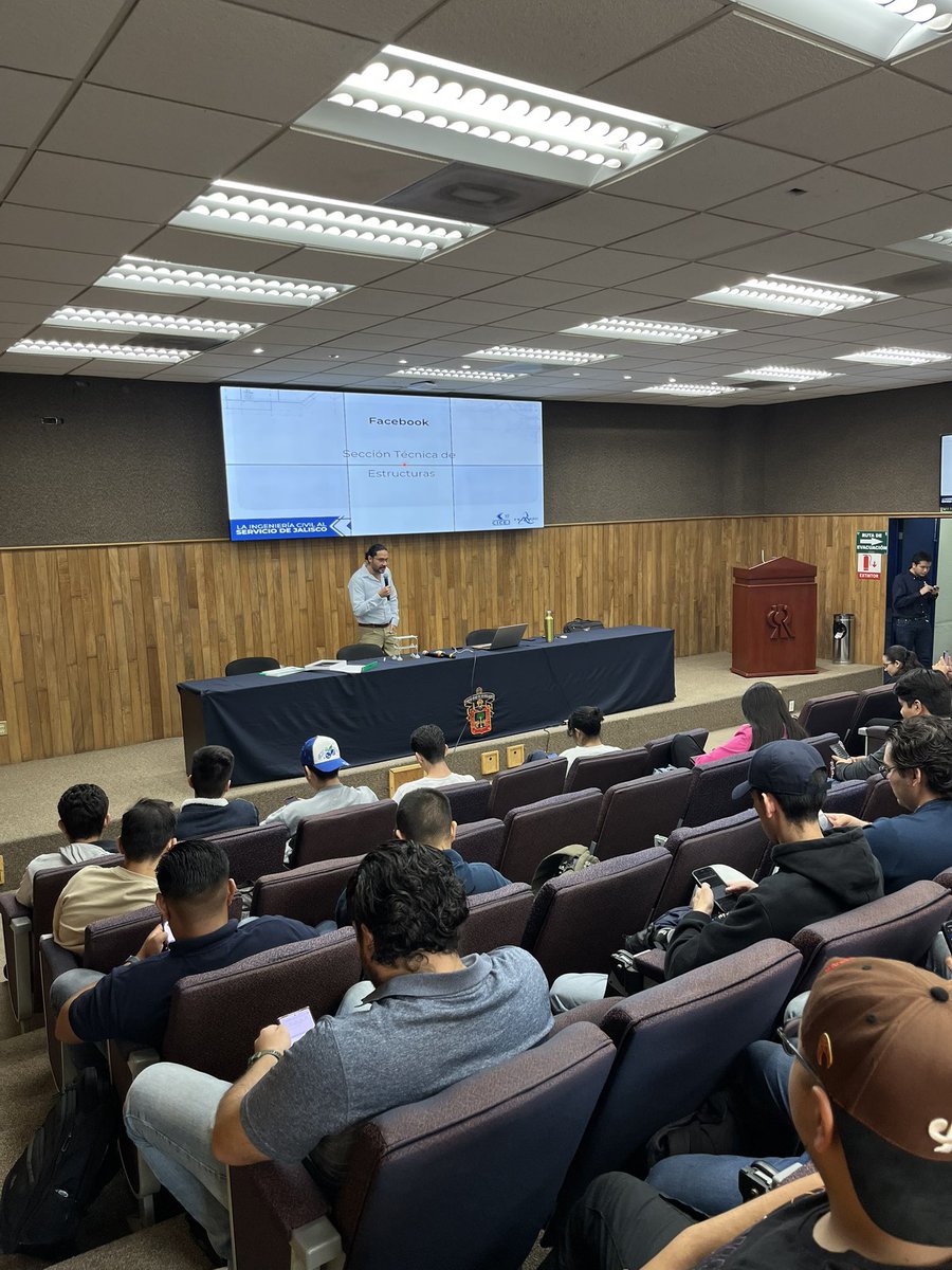 Cicej_Cucei's tweet photo. Ayer el M. IEG. Víctor Ramírez, director de la sección de estructuras, nos impartió la charla “Realidades en la vida profesional del calculista” en la que nos compartió sus experiencias laborales y nos brindó consejos a las y los estudiantes.
#CICEJ
#AlServicioDeJalisco
#CUCEI https://t.co/A1EvnkL9Wq