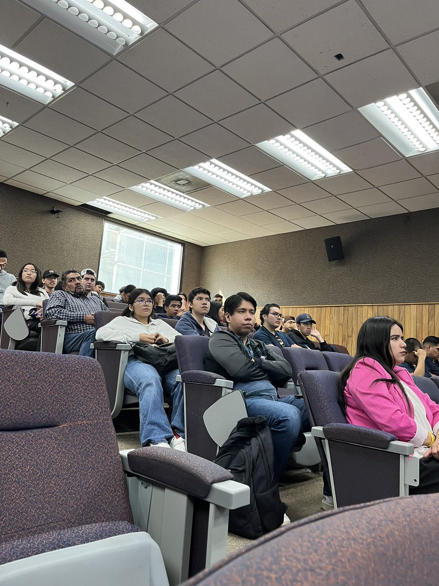 Cicej_Cucei's tweet photo. Ayer el M. IEG. Víctor Ramírez, director de la sección de estructuras, nos impartió la charla “Realidades en la vida profesional del calculista” en la que nos compartió sus experiencias laborales y nos brindó consejos a las y los estudiantes.
#CICEJ
#AlServicioDeJalisco
#CUCEI https://t.co/A1EvnkL9Wq