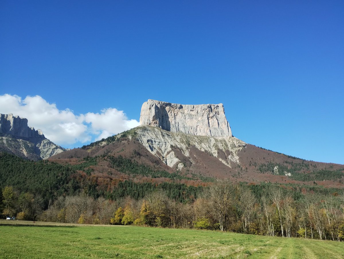 florian_bonet's tweet photo. Décidément, les #TER ça vous emmène partout, dans plein de coins magiques. #Trièves #Vercors #Clelles #MontAiguille #JyVaisAvecTER #TeamTrain https://t.co/whzUSLRRb0