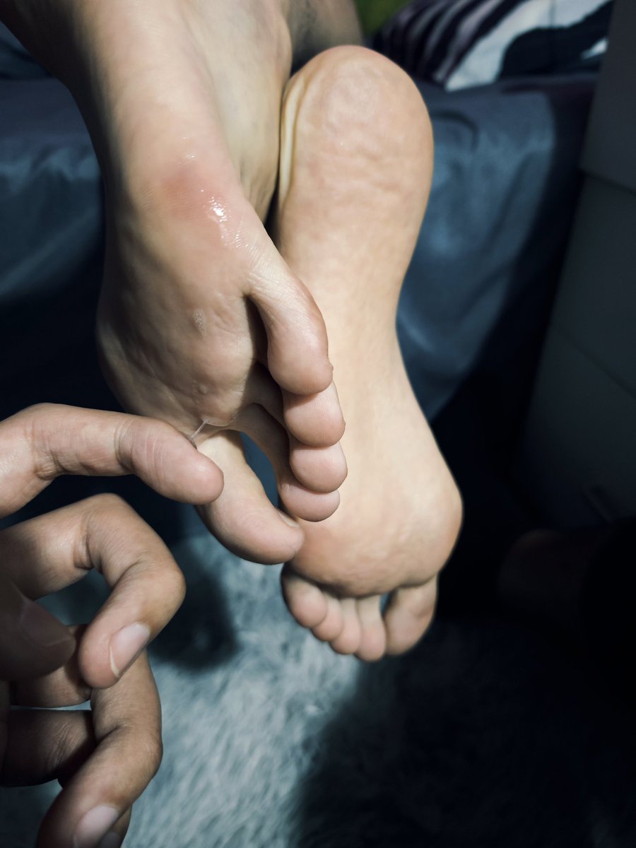 碰见脚超好看的小弟弟必须更一下了🐱超喜欢白净可爱弟弟