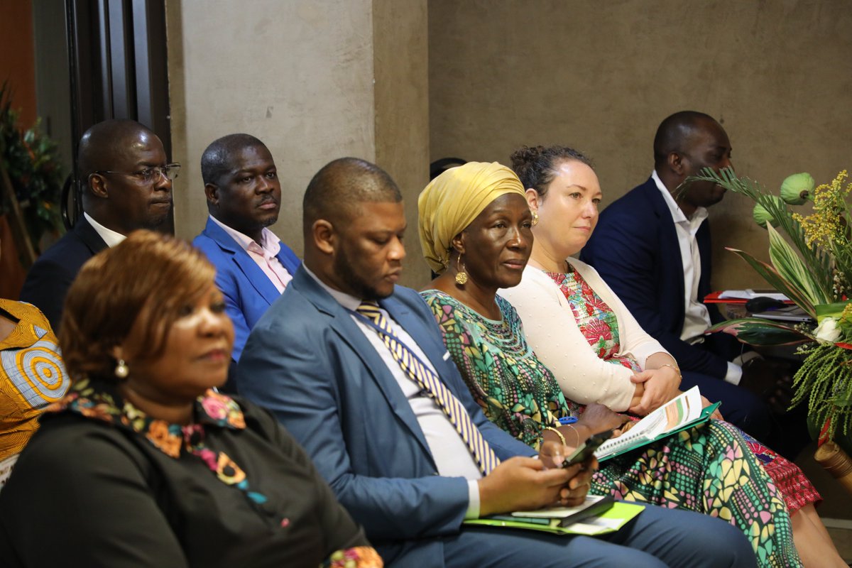 WFP_Cotedivoire's tweet photo. 🍛Cette stratégie repose sur six axes : Accès à l’alimentation, Mobilisation des ressources, Promotion de la santé, Promouvoir les achats locaux, Mobilisation communautaire et Gouvernance. https://t.co/FjVDCPJS2L