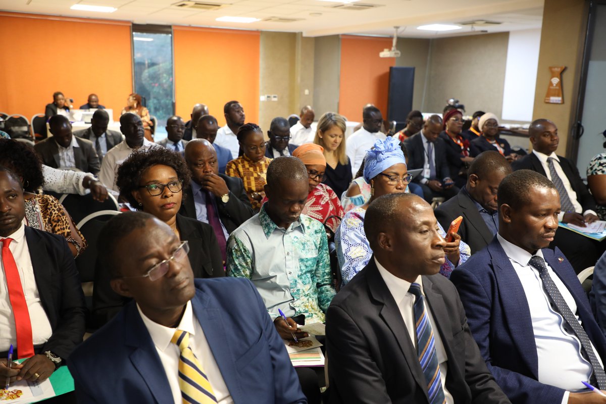 WFP_Cotedivoire's tweet photo. 🍛Cette stratégie repose sur six axes : Accès à l’alimentation, Mobilisation des ressources, Promotion de la santé, Promouvoir les achats locaux, Mobilisation communautaire et Gouvernance. https://t.co/FjVDCPJS2L