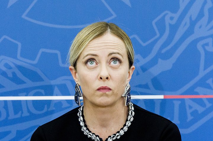 Marco_dreams's tweet image. ISTAT:  il PIL del  2024 è fermo allo 0,4% e l’obiettivo di arrivare all’1%, come ribadito dal governo nei documenti di finanza pubblica, resta irraggiungibile.
Spagna e Francia prevedono un +3,4% ed un + 1,3%. 
Sbaglio Giorgia o ‘ltalia locomotiva d’Europa’ era la solita bufala?