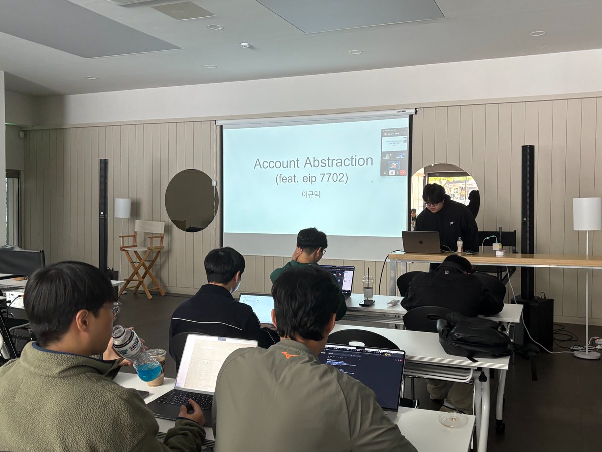 CURG in Seoul (@curg_official) on Twitter photo ์ง๋์ฃผ CURG ์ฐ์ฌ ์ด์ฒญ ์ธ์
์๋ <a href="/overprotocol/">Over Protocol๐ | Validate-to-Earn</a>์ founder์ด์ <a href="/overnance/">Ben | Over ๐</a>๋๊ณผ <a href="/zerodev_app/">ZeroDev</a>์ CTO ์ด์ <a href="/leekt216/">taek.eth</a>๋๊ป์ ์์ฃผ์
จ์ต๋๋ค!
์ฒซ ์ธ์
์์๋ ๊น์ฌ์ค๋์ด ์ค๋ฒ ํ๋กํ ์ฝ์ ํ์ ๋ฐฐ๊ฒฝ๊ณผ ํฅํ ๋น์ ์ ๋ํด ์ค๋ช
ํด์ฃผ์
จ์ผ๋ฉฐ, CURG์ ํ์ ๋ฐฐ๊ฒฝ์ ๋ํด์๋ ๋ค์ด๋ณผ ์ ์์์ต๋๋ค.
๋ค์ ์ง๋์ฃผ CURG ์ฐ์ฌ ์ด์ฒญ ์ธ์
์๋ <a href="/overprotocol/">Over Protocol๐ | Validate-to-Earn</a>์ founder์ด์ <a href="/overnance/">Ben | Over ๐</a>๋๊ณผ <a href="/zerodev_app/">ZeroDev</a>์ CTO ์ด์ <a href="/leekt216/">taek.eth</a>๋๊ป์ ์์ฃผ์
จ์ต๋๋ค!
์ฒซ ์ธ์
์์๋ ๊น์ฌ์ค๋์ด ์ค๋ฒ ํ๋กํ ์ฝ์ ํ์ ๋ฐฐ๊ฒฝ๊ณผ ํฅํ ๋น์ ์ ๋ํด ์ค๋ช
ํด์ฃผ์
จ์ผ๋ฉฐ, CURG์ ํ์ ๋ฐฐ๊ฒฝ์ ๋ํด์๋ ๋ค์ด๋ณผ ์ ์์์ต๋๋ค.
๋ค์