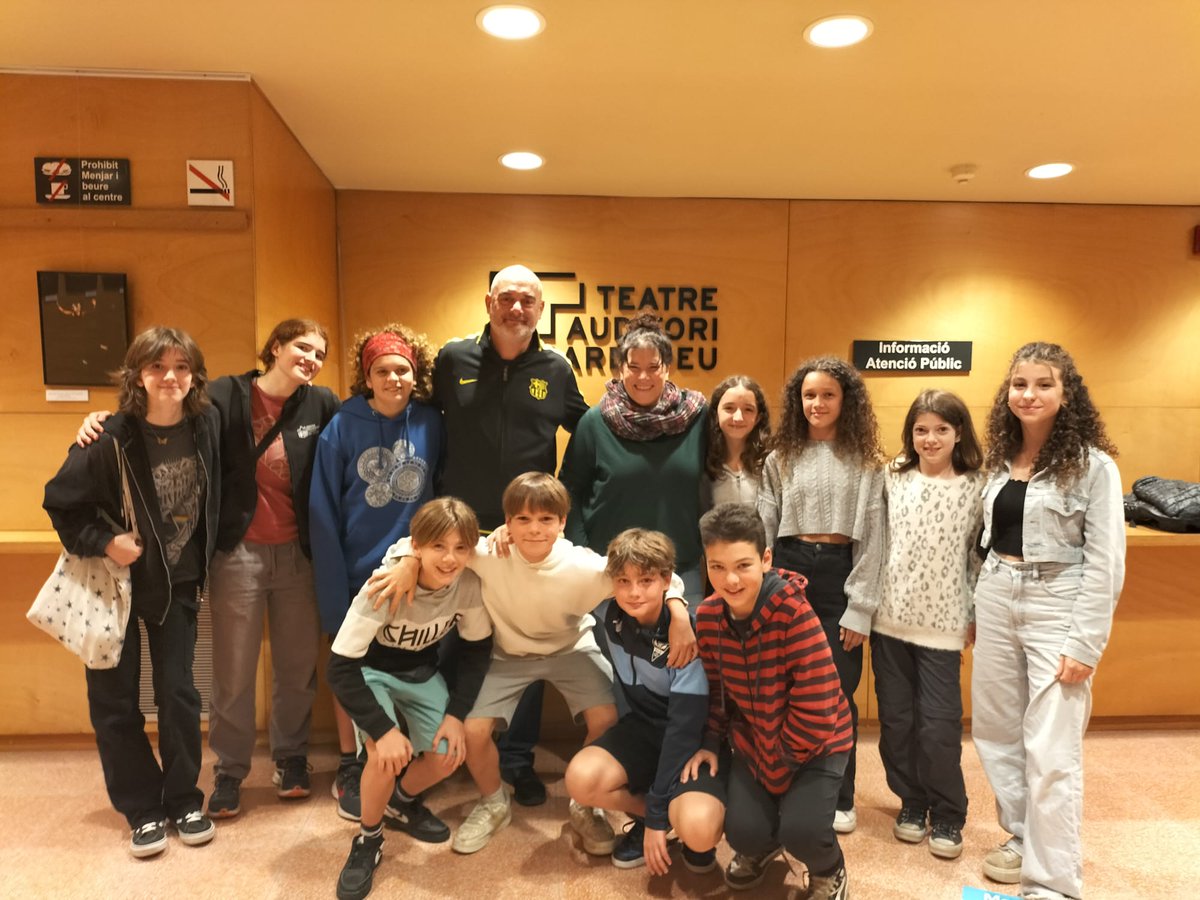 <a href="/INS_Pla_Marcell/">Institut Pla Marcell</a> Diumenge una part de l'ambaixada cultural del Marcell ja es van estrenar  i van gaudir moltíssim de l'obra Tigre, un súper regal! #elteatremola