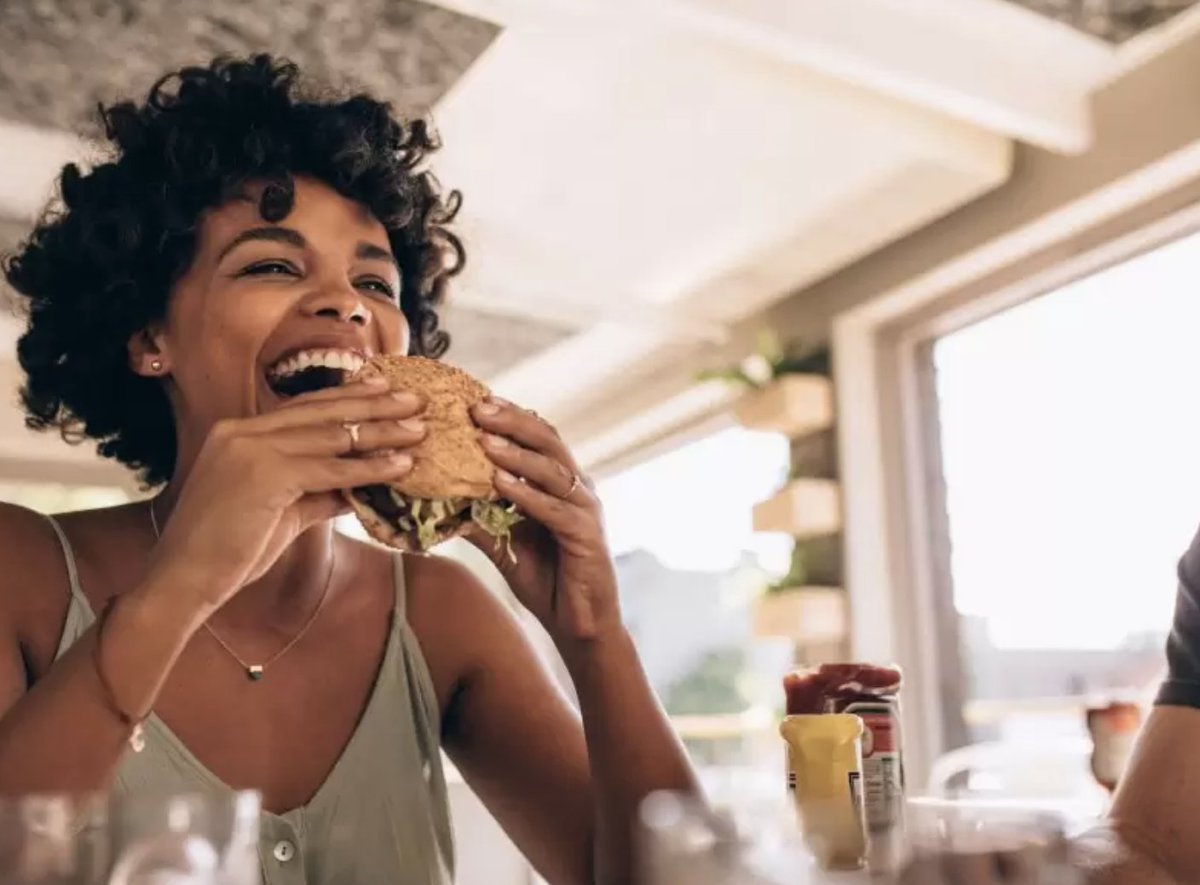 💡 Menus à 5€ : simple réponse à la crise ou vraie tendance de fond en restauration rapide ?
Face aux défis économiques actuels, l’offre à bas prix séduit autant qu’elle interroge sur l’avenir du secteur. 📉
👉 bhttps://bit.ly/40pxq0N
#RestaurationRapide #TendancesConsommateurs