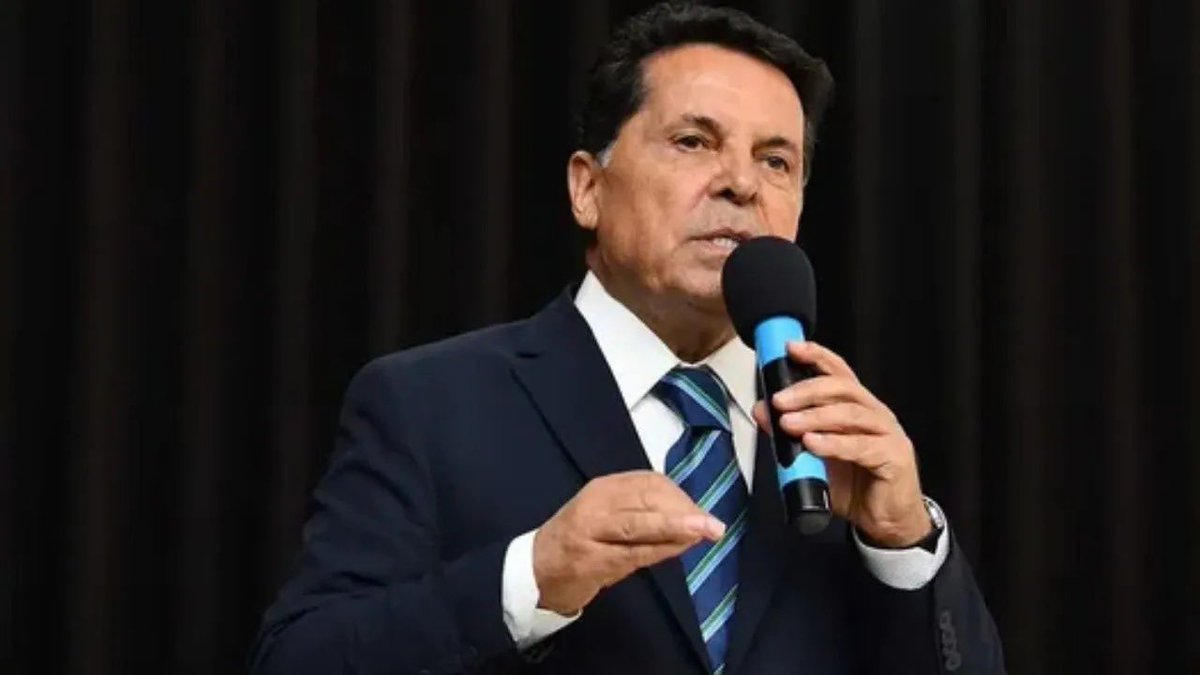 Kent uzlaşısıyla Esenyurtluların yüzde 50’sinin oyunu alan Belediye Başkanı Ahmet Özer’in gözaltına alınmasını kınıyorum. Halk iradesine bu tür yöntemlerle yapılan müdahaleler, dün olduğu gibi bugün de kimseye bir fayda sağlamadığı gibi, demokrasiye büyük zararlar vermektedir.