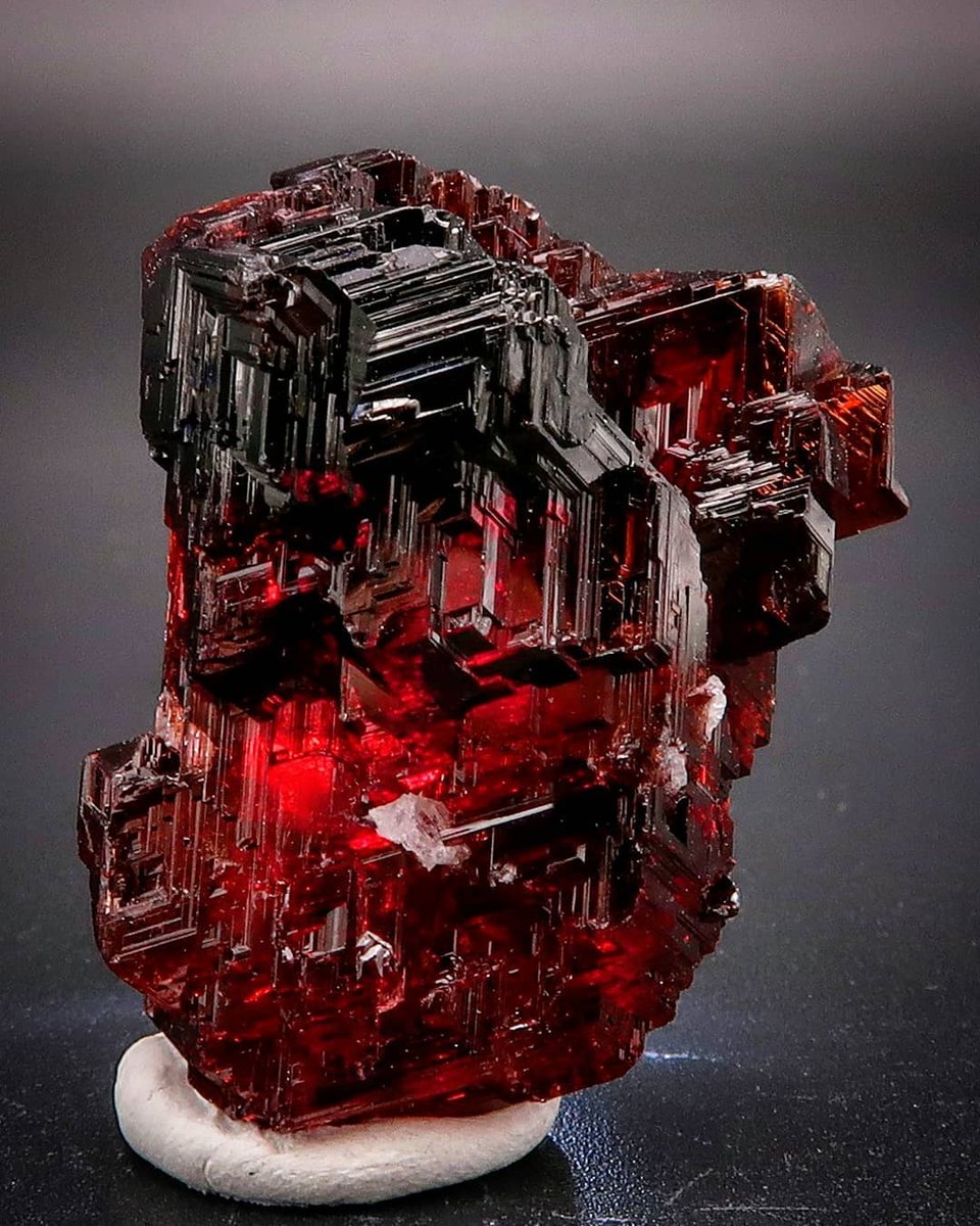 GeologyTime's tweet photo. Amazing Spessartine garnet, Navegadora Mine, Minas Gerais, Brazil.

Photo  📷 allans_minerals https://t.co/xXhsh4f5MI