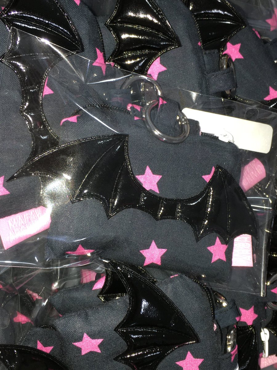 mafavarchive's tweet photo. angel devil tiny pouch 👼🏻😈 OPEN !

#RT 추첨 1분에게 파우치를 보내드립니다 🩷 

🏷️ 18,000won , 3 types 

🖇️ https://t.co/UJDy4vrQBO https://t.co/HYN1lRLK6L