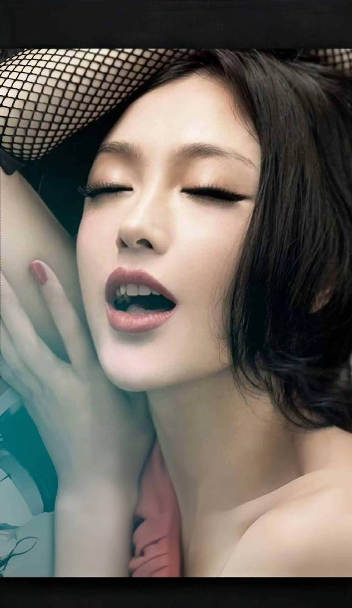 秦岚年轻的时候也这么骚的吗