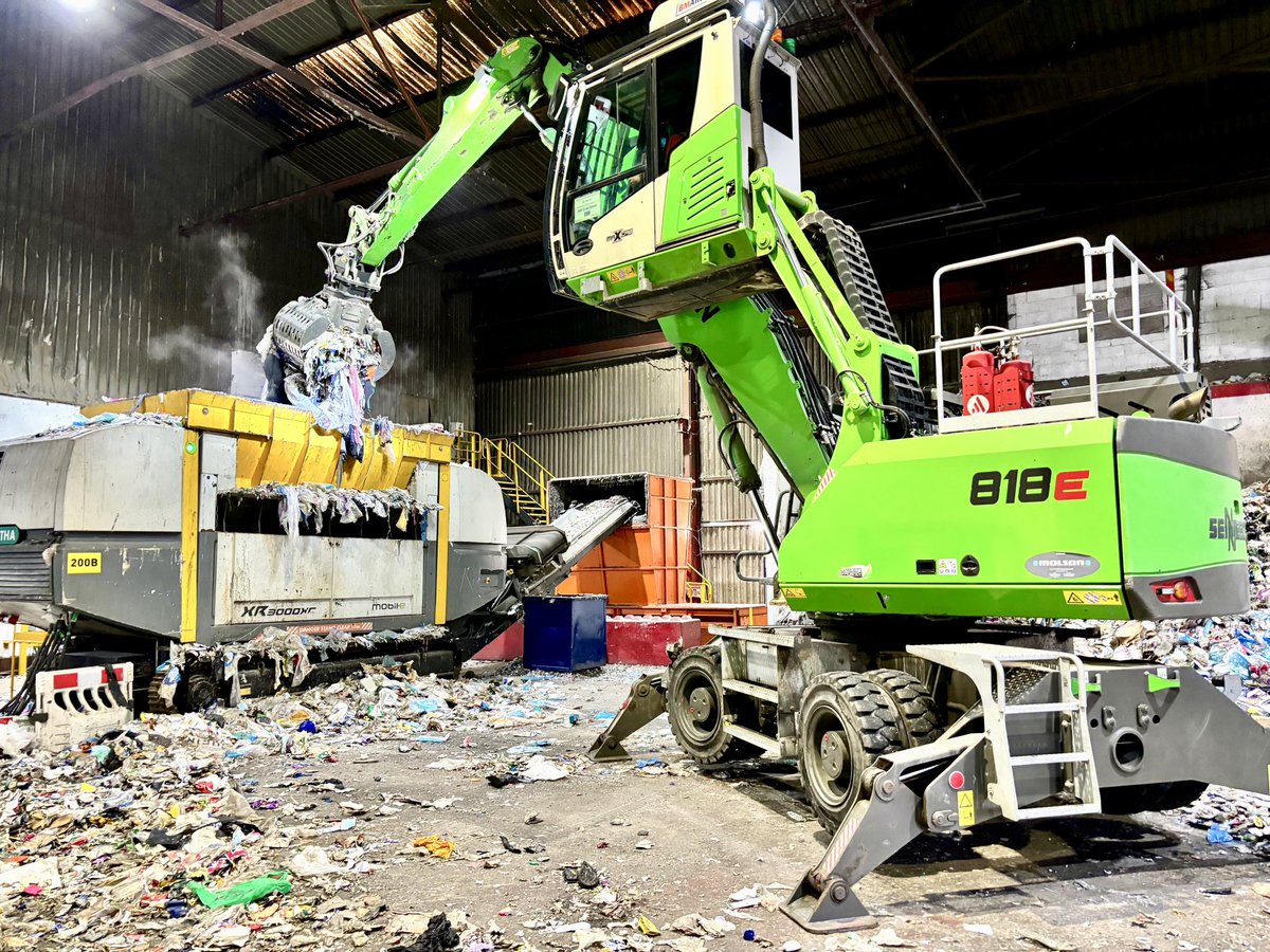 CBTrainingUKLtd's tweet photo. Our 360 Material Handler courses can be tailored for either wheeled, tracked, static or fixed machines and utilises a variety of attachments.

#CBTraining #materialhandler #recycling #materialhandlingequipment #training #operatortraining https://t.co/tbG12BWDe9