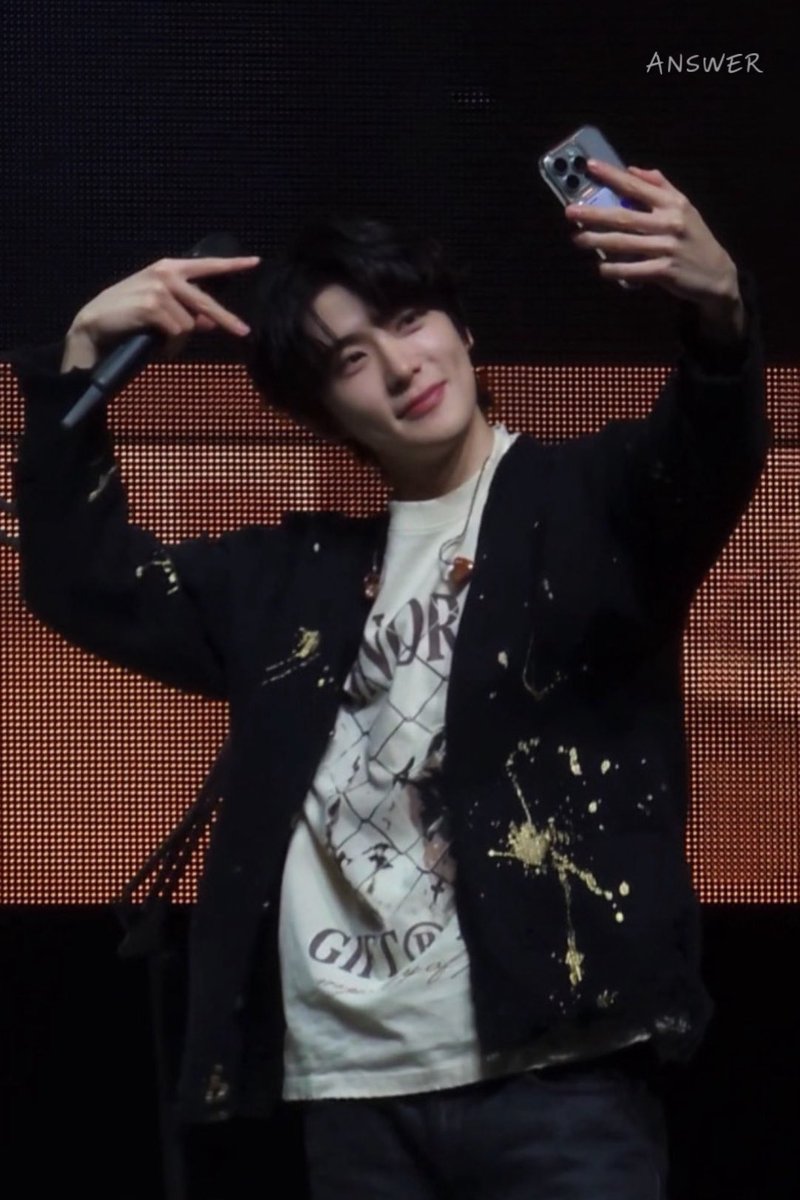 240214 TO MY VALENTINE BOY 재현 생일파티

셀카 찍는 잰냥이 

 #JAEHYUN #ジェヒョン #NCT #NCT127 #정재현 #윤오 #YUNO