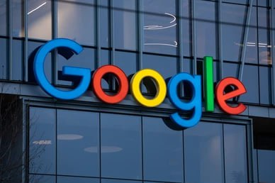 denidesya's tweet photo. Alphabet Inc ($GOOG) announced its third-quarter results: revenue increased 15% to $88.27 billion, and net profit increased 33.6% to $26.3 billion, exceeding expectations. The stock price rose more than 5% at the opening https://t.co/nThLO7btNl
