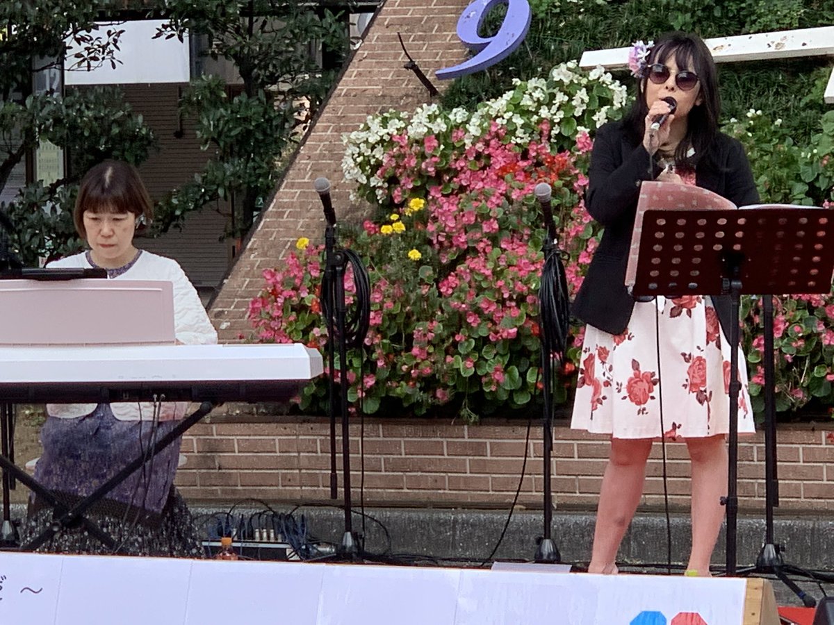 silvertop0217's tweet photo. 『LIVE  SMILE  福島』2番手は『F lower Flower  NCA』『#iina』さんの素敵な歌声でアニソンを沢山聴けて、めっちゃ幸せでした。あっという間に時間が過ぎて、ずっと聴いていたいと思いました。ラストの千本桜は、前日にＭＣのもえちゃんがダンスした曲で2日連続聴きました。笑。 https://t.co/7tiJNQBRYD