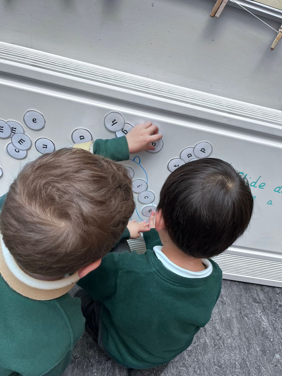 vincents_st's tweet image. P1b hard at work this week building haunted houses in our construction area and building words on the radiator using magnetic letters! #LearnThroughPlay
