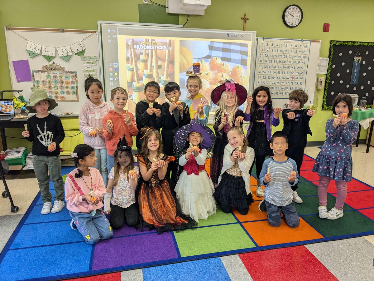 Mrs_Hall7's tweet photo. 👻🎃 Halloween fun doesn’t have to be all sweets! Our Grade 2 students had a blast making spooky and healthy snacks—cheesestick pretzel brooms and clementine pumpkins! 🍊🧙‍♀️ Eating healthy can be festive, too! @StGabrielOCSB https://t.co/6axQShJWif
