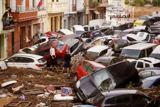cheguwera's tweet image. The death toll in the #Valencia region of #Spain due to heavy rains and flooding has risen to 72, reports RTVE.

Social media and news sites continue to publish footage of the disaster.