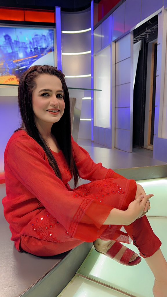 ranisaifullah's tweet photo. خیر یت نہیں پوچھتا, مگر خبر رکھتا ہے
سنا ہے وہ شخص مجھ پر نظر رکھتا ہے

#rsk #ranisaifullahkhan #ranisaif #red #newsone #anchorslife #karachi https://t.co/TqwyK6nSEb
