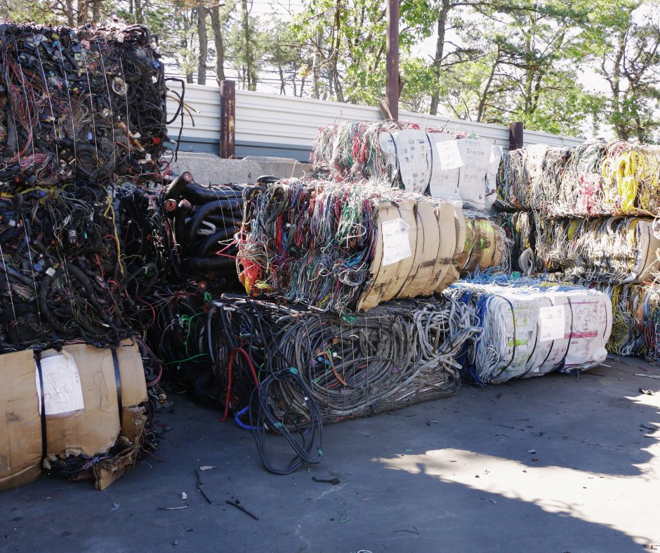 GershowLI's tweet photo. If you’re going to trash it, you might as well bring it to us! We’ll even pay you for it! Your trash is our gold! 🗑️🤑 https://t.co/xqYln17lZ2

#GershowRecycling #LongIsland #Suffolk #Nassau #ScrapMetal #MetalRecycling #Recycle #BlueCollar #Steel https://t.co/T7zH8fd7mK