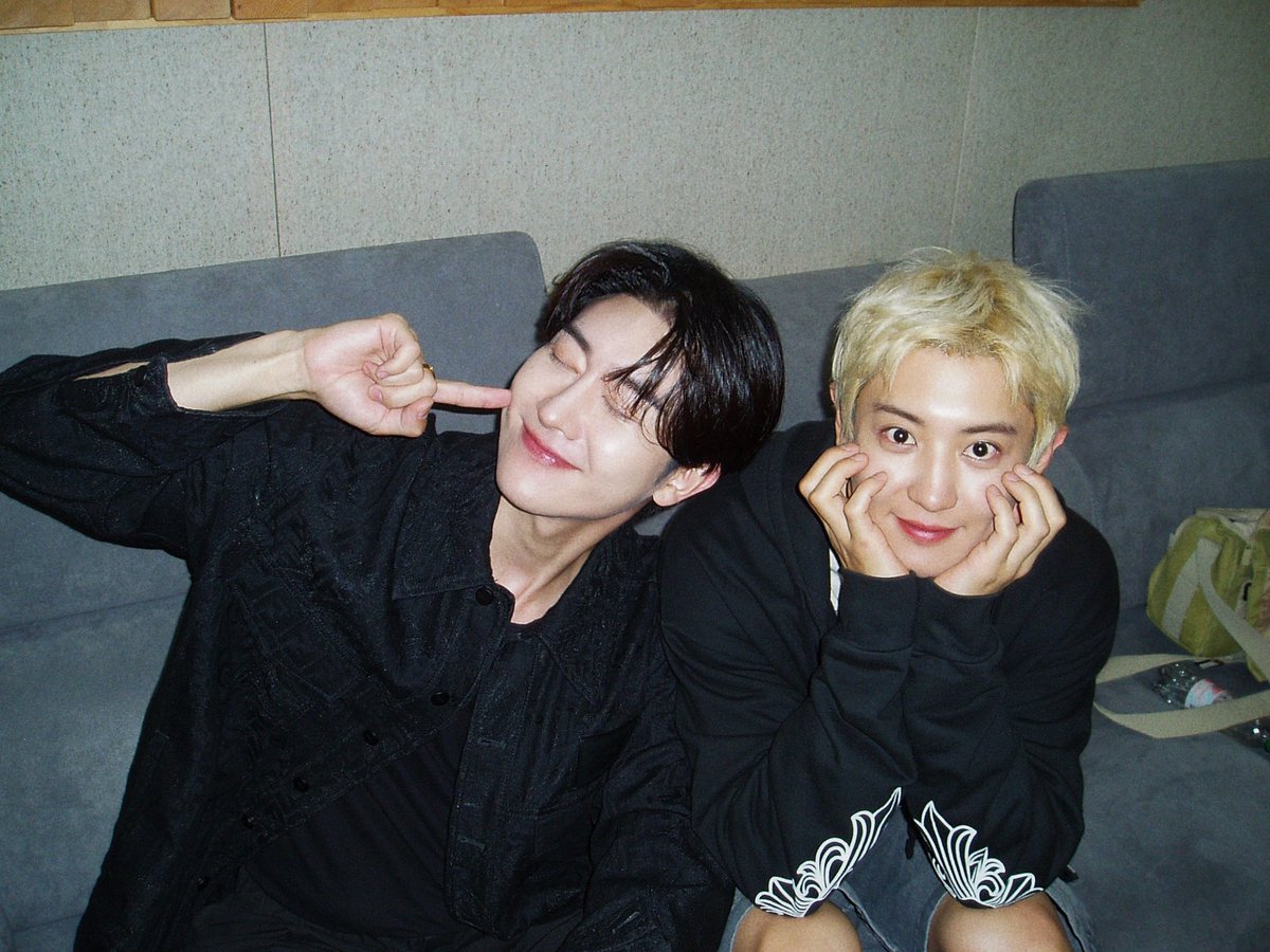 zhoumi_419's tweet photo. 찬열이랑！good job，bro👍

2014【Rewind】➡️ 2024【GBGN】

#ZHOUMI #周觅 #조미 
#CHANYEOL #灿烈 #찬열 
#SuperjuniorM #EXO https://t.co/JVeWMnZBB4