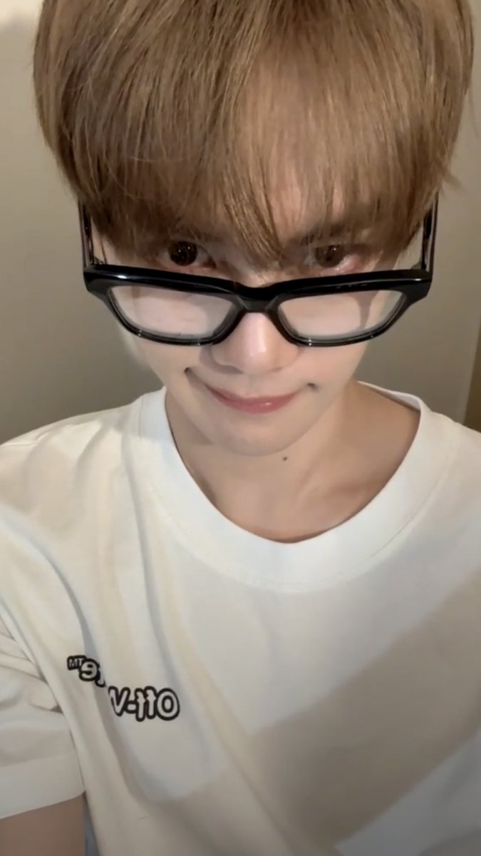 O4XO8X3O's tweet photo. 좋은데? https://t.co/SbDXNDPx7C