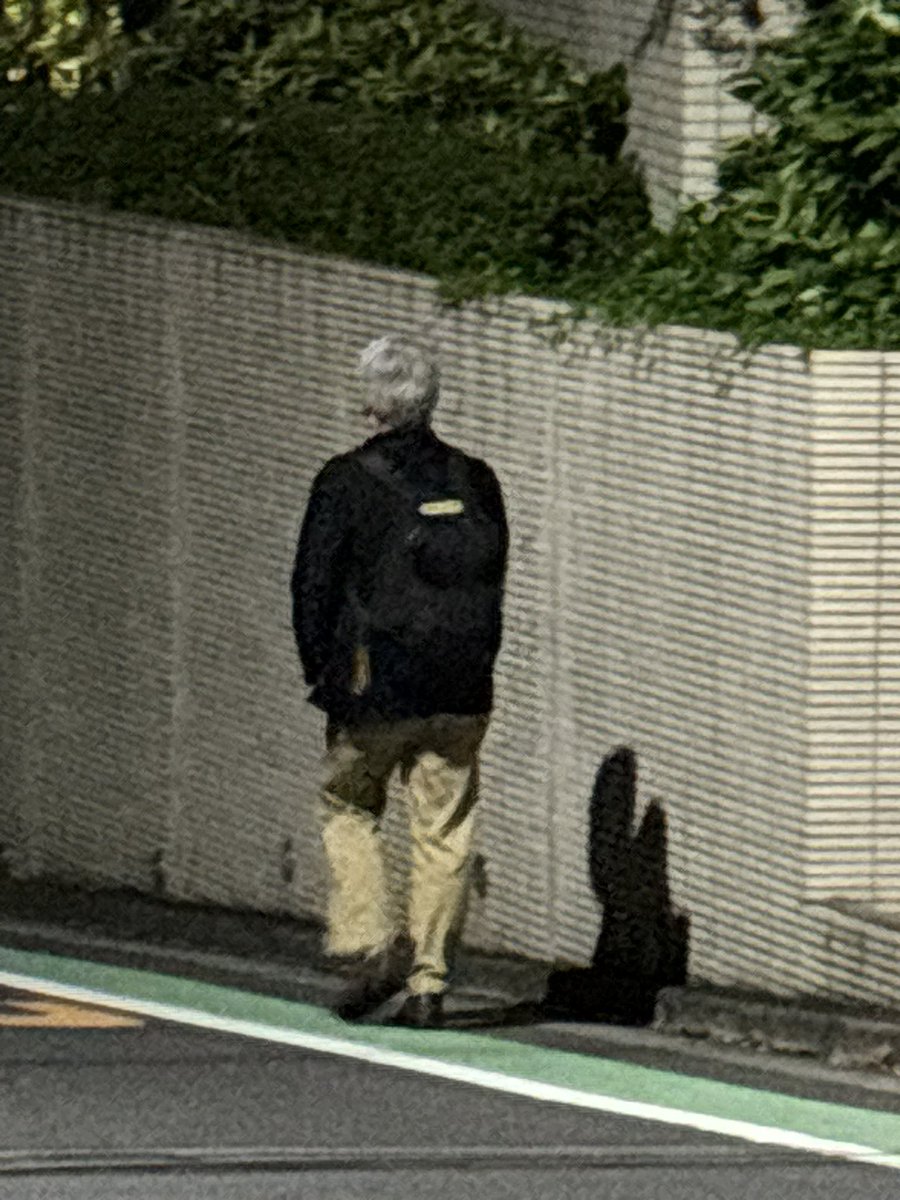 cpaptaka's tweet photo. 誰もいないと歩きタバコできるよー！
でも、あなたの後ろの人は嫌がってました���ー。
渋谷区は禁止ですよねー。
#広尾三丁目 https://t.co/0D7QtWNgkZ