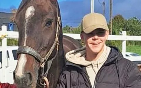 Captain_chipie's tweet photo. imagine ton maitre te quitte pour « s'attendre et se retrouver après Star Ac » et tu le vois chevaucher en direct live Noah 🐴,  mais vraiment juste imagine.... 😔
#Staracademy #StarAcademy2024 #StarAcademyLive #StarAcademyleLive #charlesstaracademy https://t.co/Z2N5vvZp1V