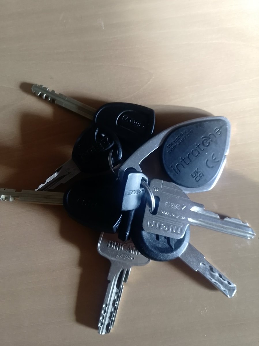 PopularFrontnew's tweet photo. #Toulouse #Minimes #Objetperdu
Please faites tourner...
Trouver a l'angle rue des des anges https://t.co/TjZdQZYfyh