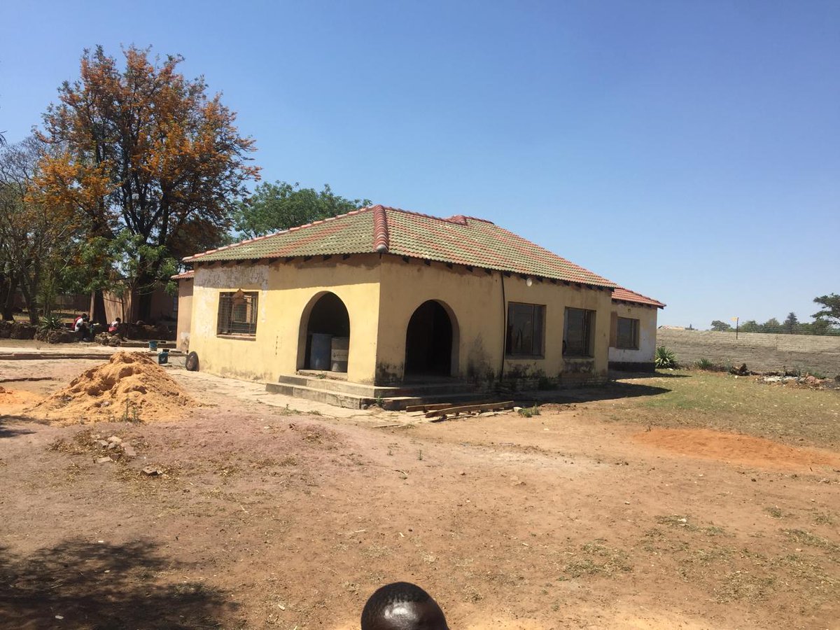 Property_PTA's tweet image. Farm for sale at Onderstepoort rooival
12 Hectors with 3 bed 2bath
 bougole walled 
selling price
 2.6 million