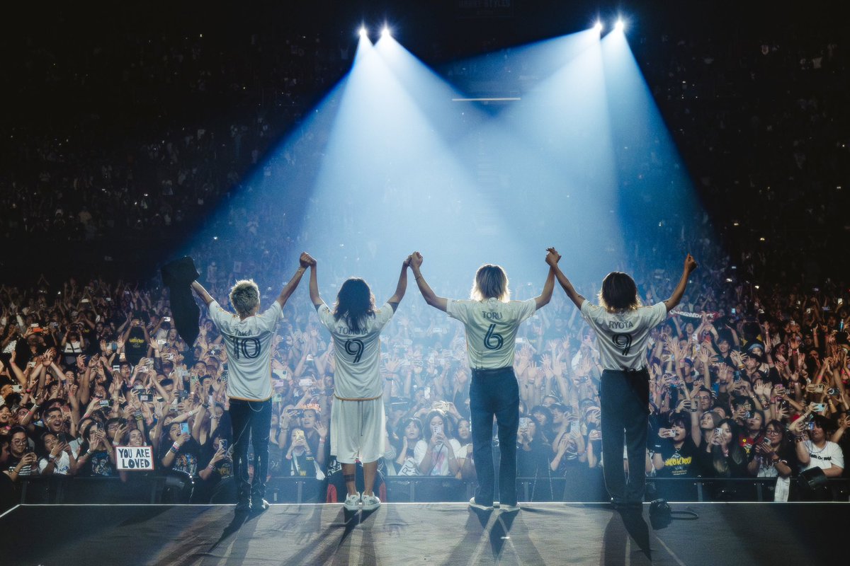 ntvnewszero's tweet photo. 31日（木）の放送では
zeroテーマ曲｢ #Dystopia ｣
を手がけている
#ONEOKROCK  の企画を放送
実は、10年以上前から
海外で活動を続けている #ワンオク
世界中が混沌とする“今”
強く願っていることがあるといいます
その思いから誕生した「Dystopia」
４人の貴重なインタビュー
ぜひご覧下さい https://t.co/Y7nYTVMLke